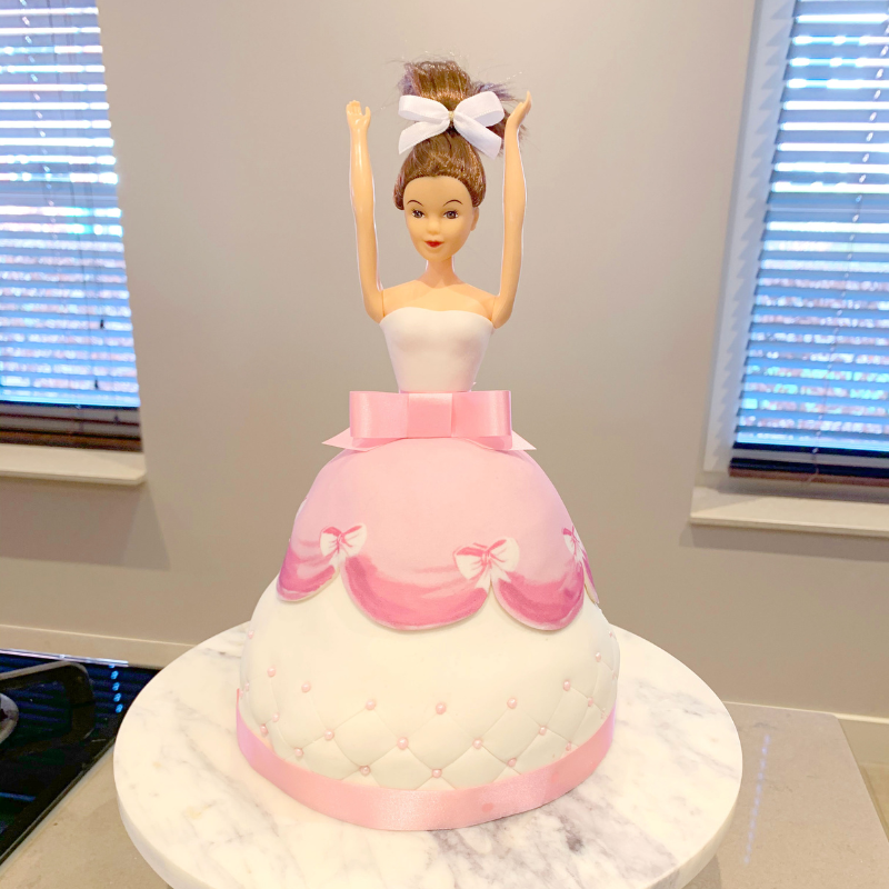 Gâteau Poupée Deluxe avec Robe Rose