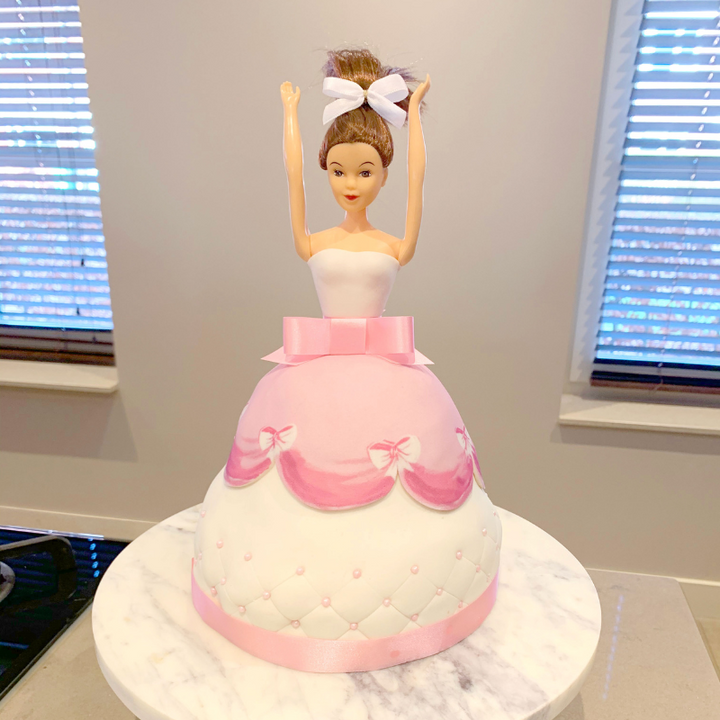 Gâteau Poupée Deluxe avec Robe Rose