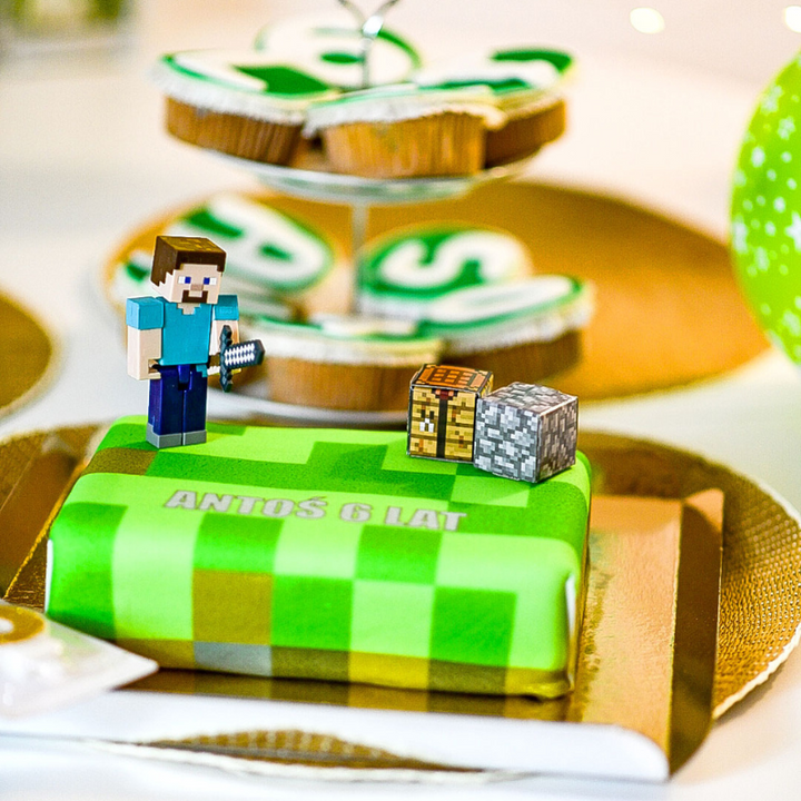 Figurine Minecraft® sur gâteau « monde des jeux »