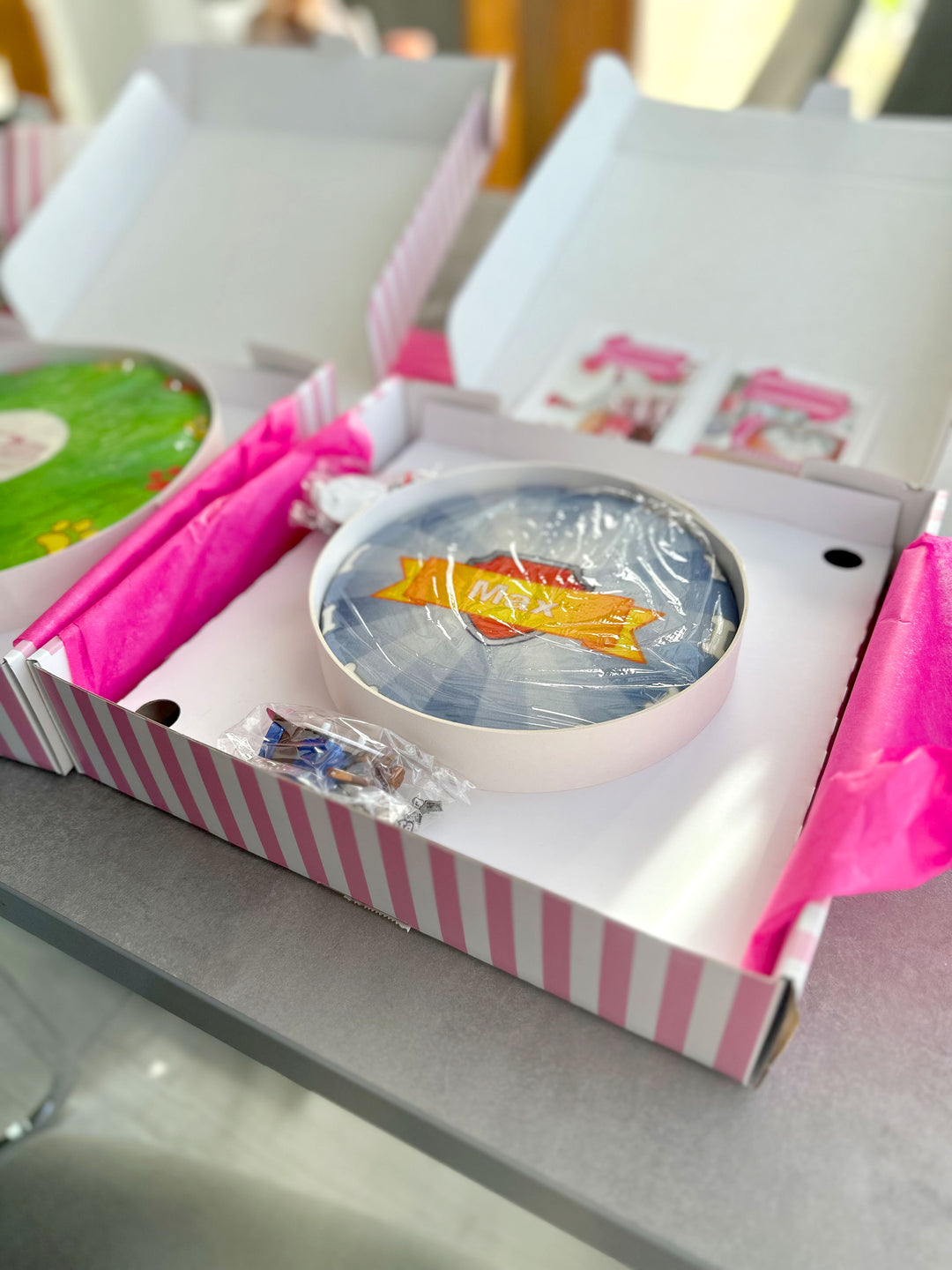 Gâteau figurines Pat'Patrouille® 2 étages - Chase et Marcus