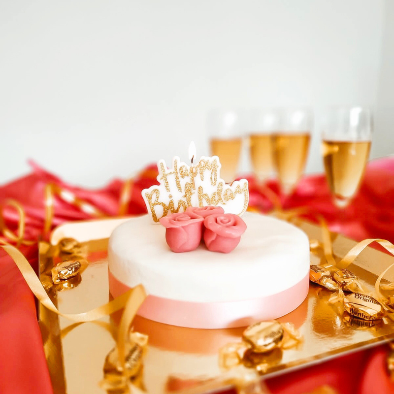 Gâteau Blanc avec Ruban