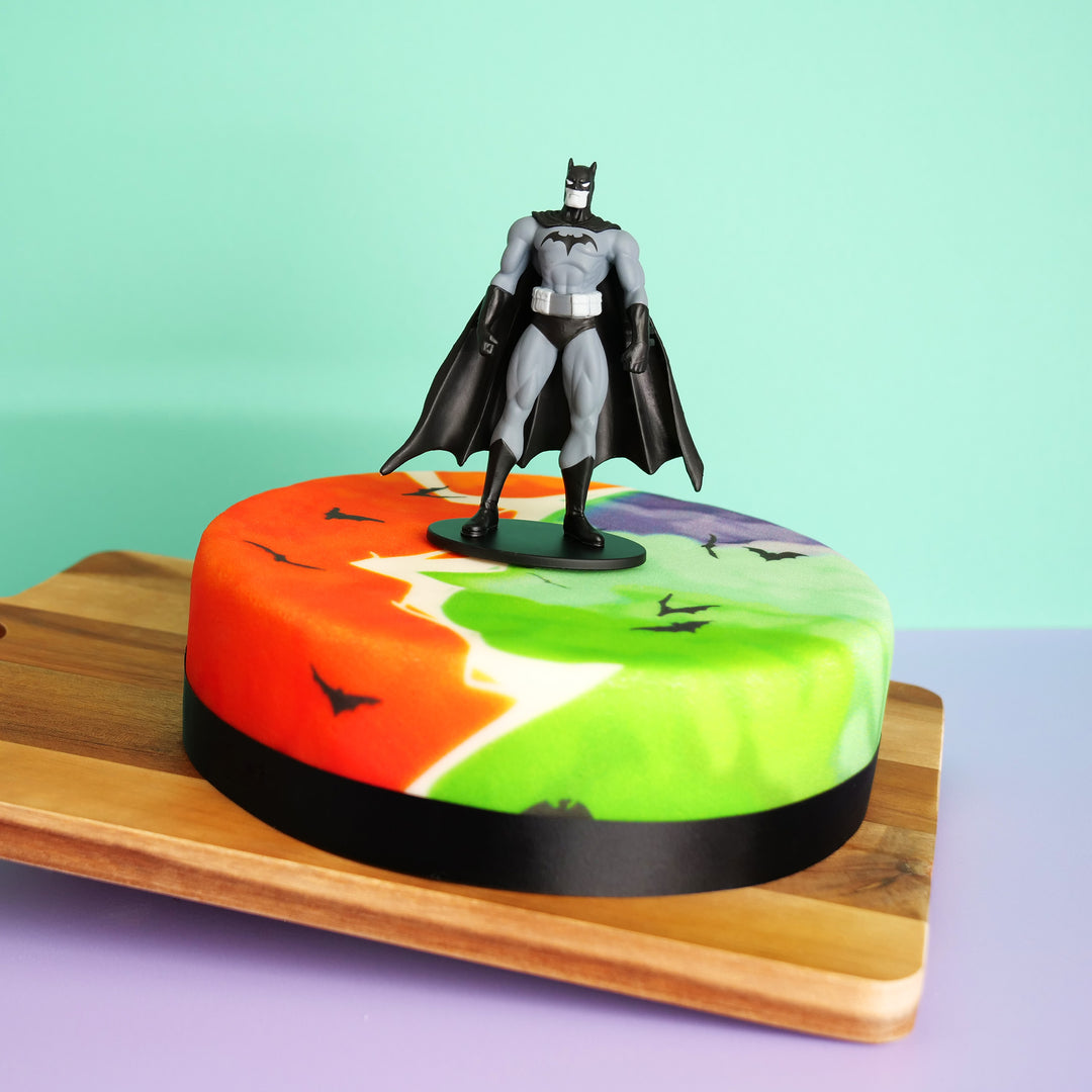 Figurine Batman® sur gâteau nuages de bande dessinée