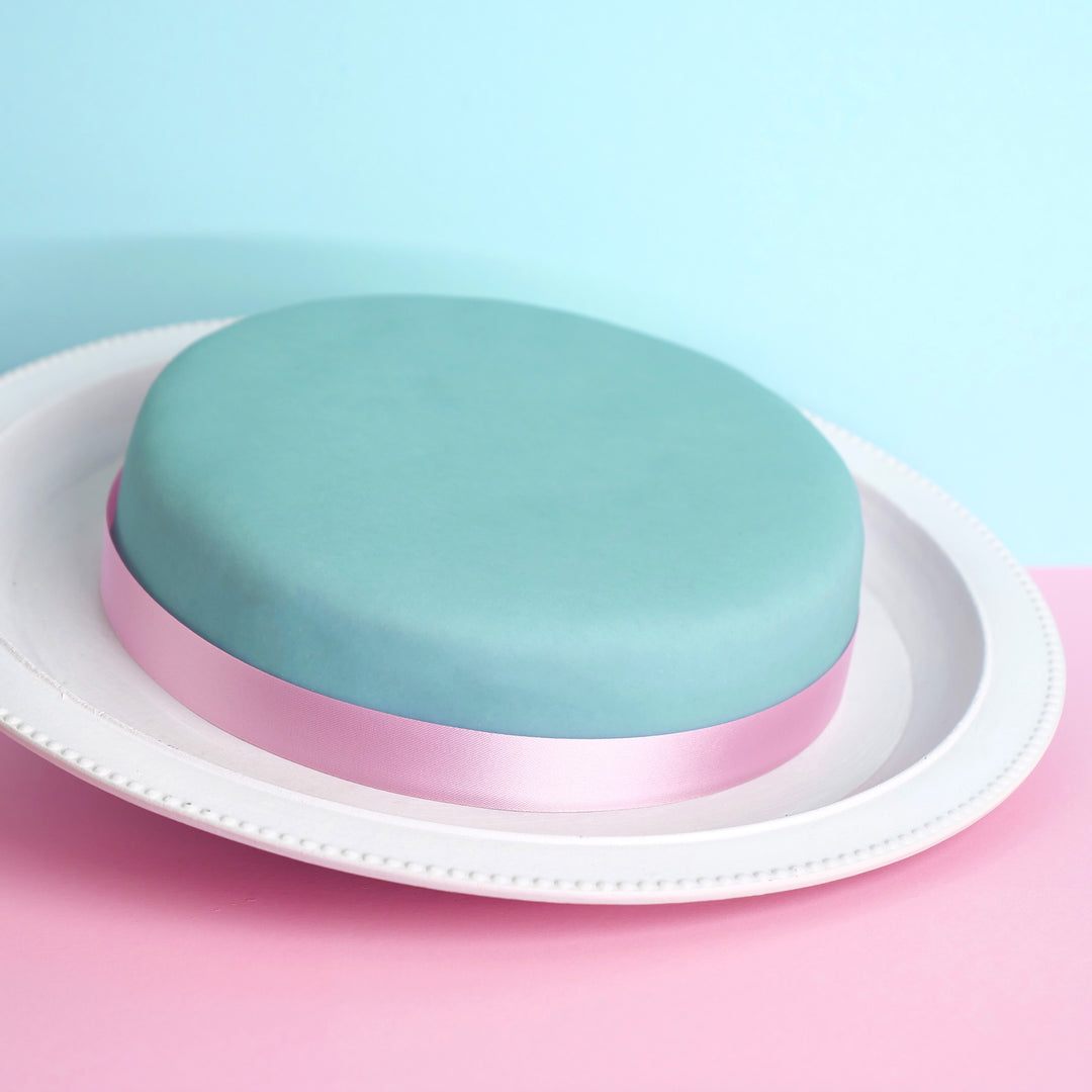 Gâteau bleu avec ruban