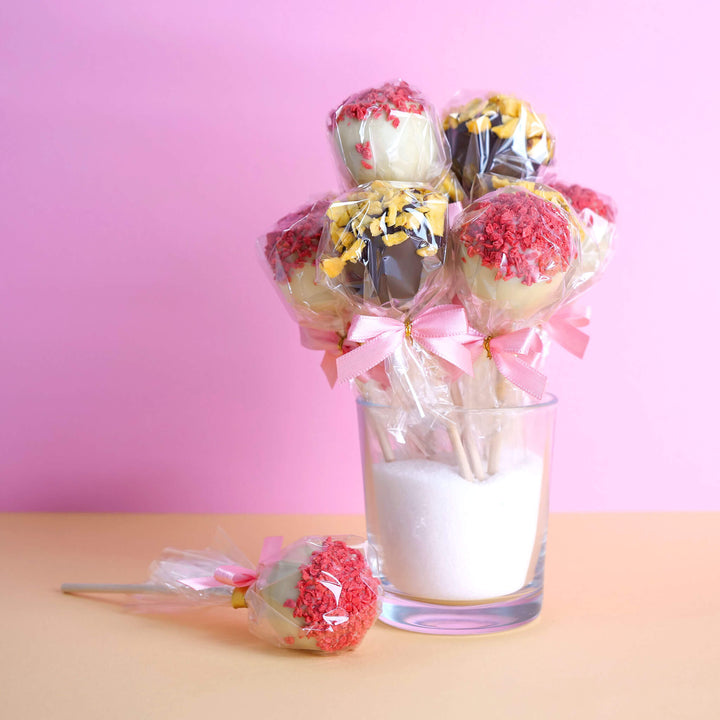 Cake-Pops recouverts de pépites - orange & fraise (12 pièces)