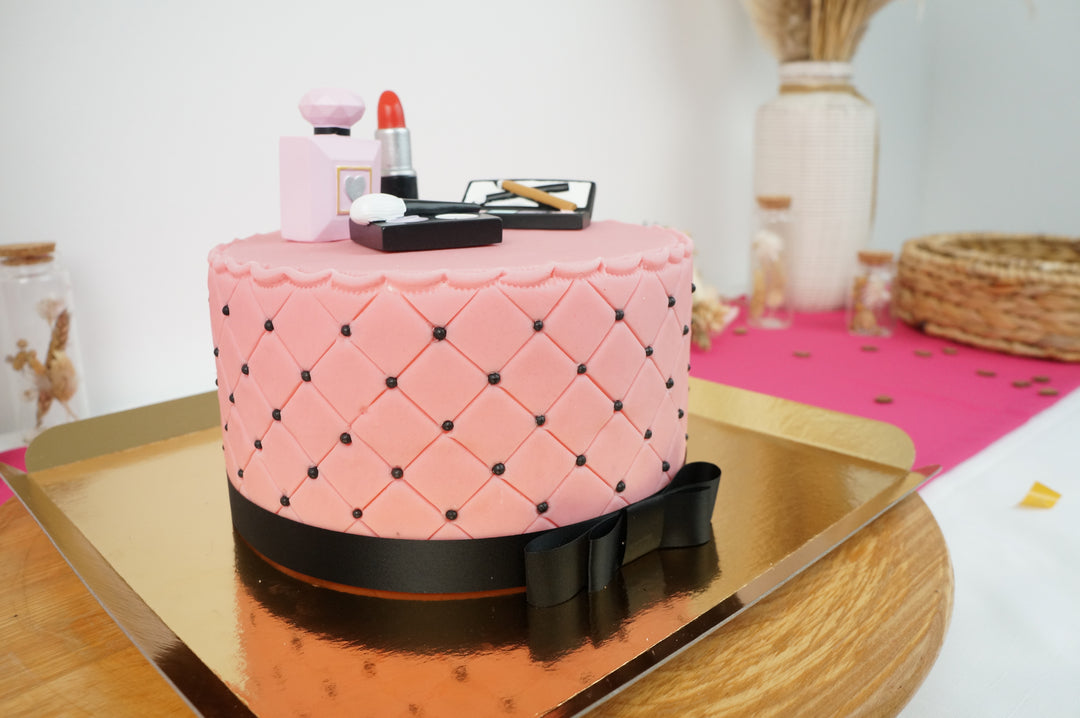 Gâteau Deluxe maquillage avec ruban noir