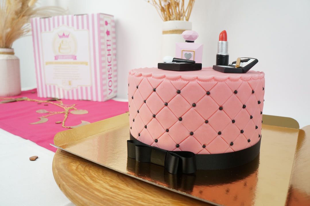 Gâteau Deluxe maquillage avec ruban noir