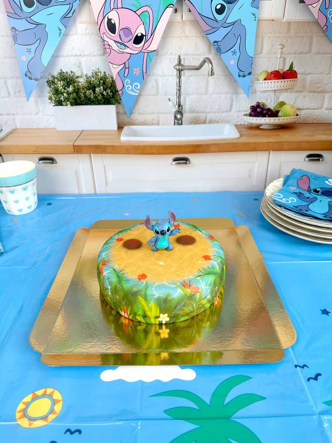 Stitch® sur gâteau plage tropicale