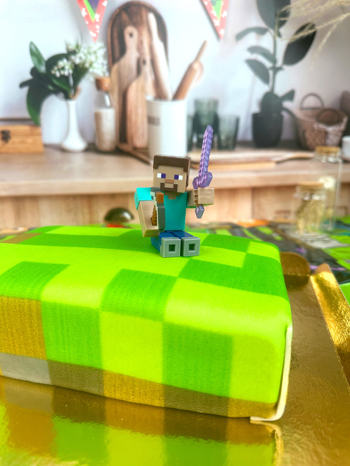 Figurine Minecraft® sur gâteau « monde des jeux »