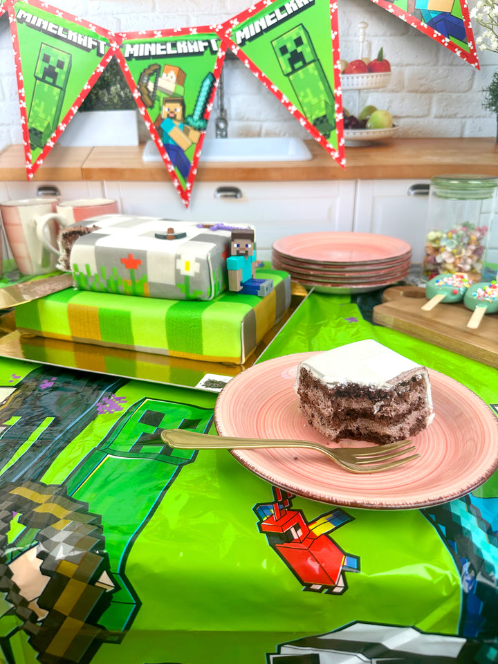 Figurines Minecraft® sur gâteau « monde des jeux » deux étages 