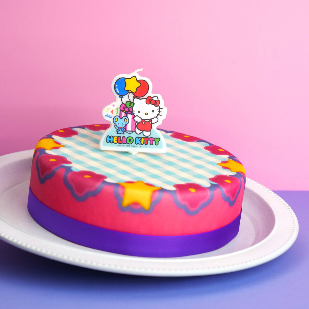 Hello Kitty® sur son gâteau pique-nique