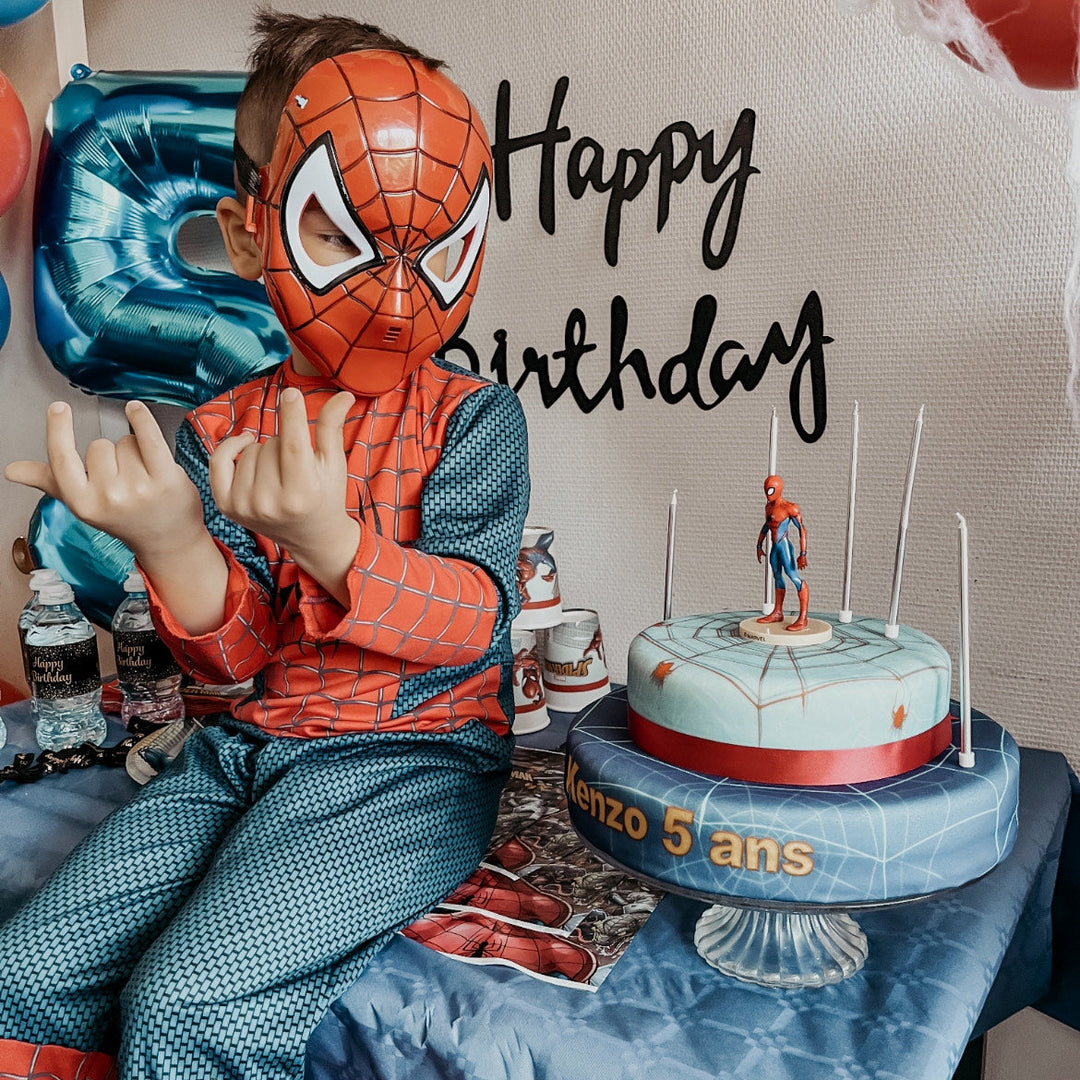 Gâteau Spiderman® et sa toile d'araignée avec ruban