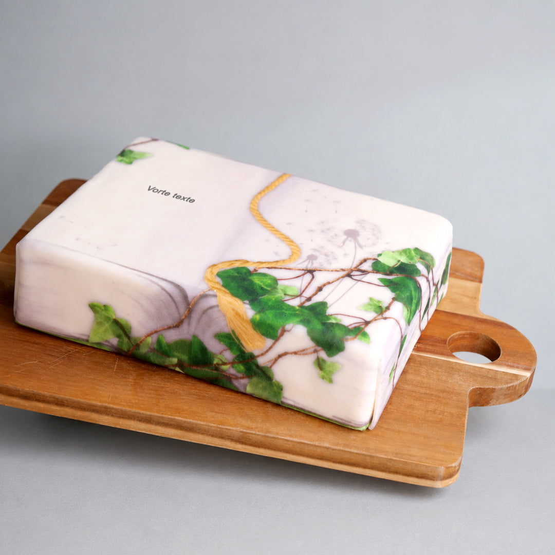 Gâteau livre avec lierre + inscription personnalisée