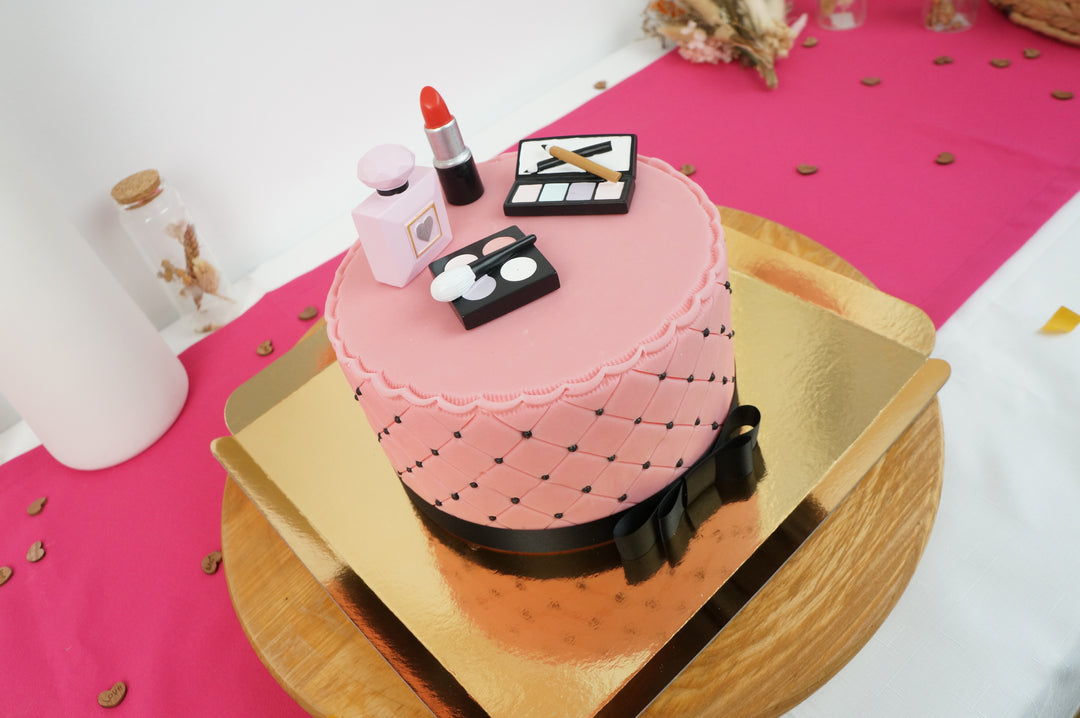 Gâteau Deluxe maquillage avec ruban noir