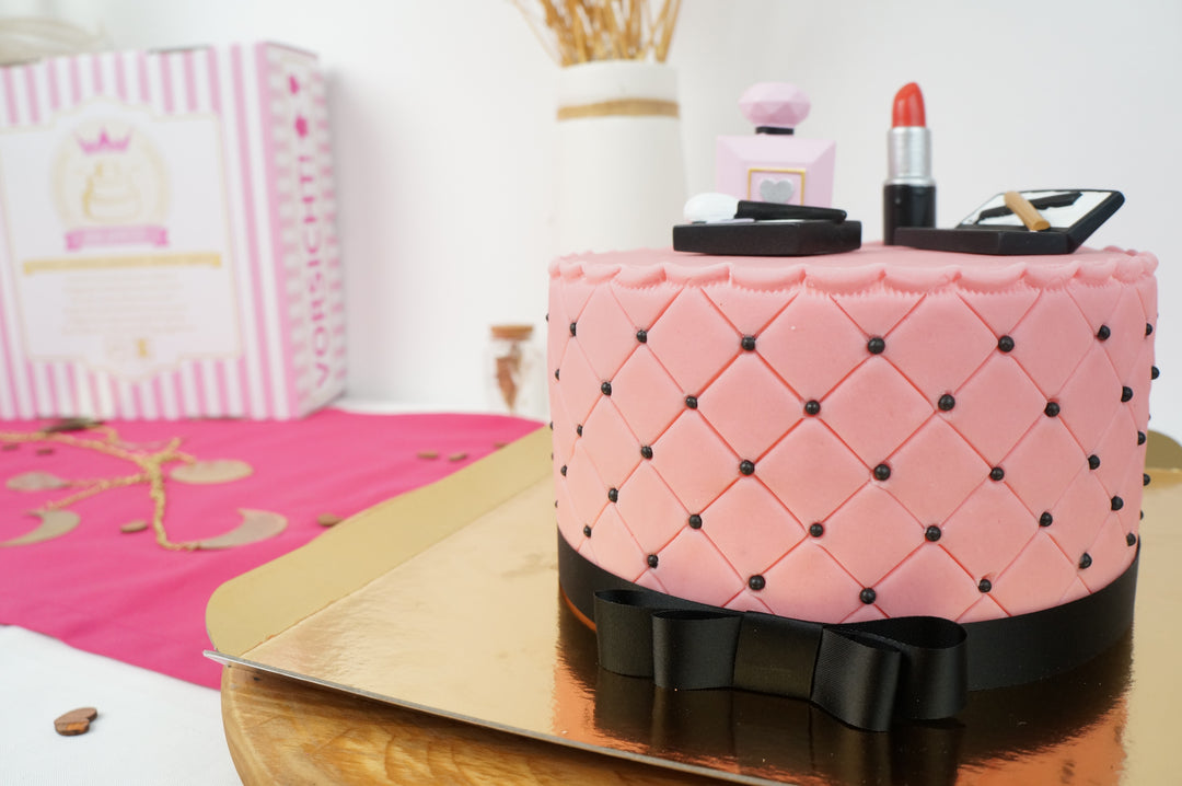 Gâteau Deluxe maquillage avec ruban noir