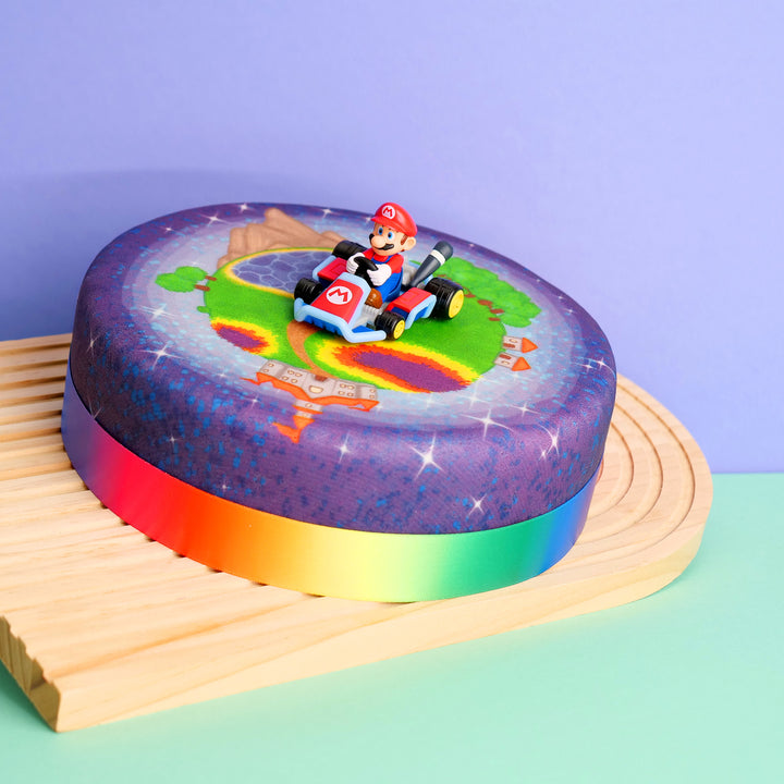 Mario Kart® sur gâteau planète peint