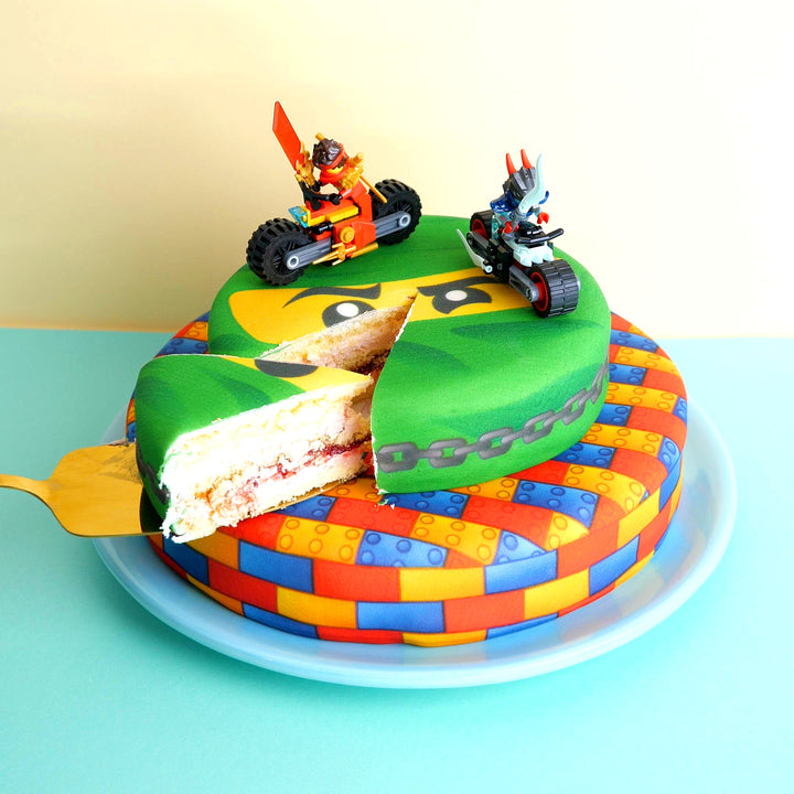 Lego® Ninjago® Rouge sur gâteau ninja à deux étages