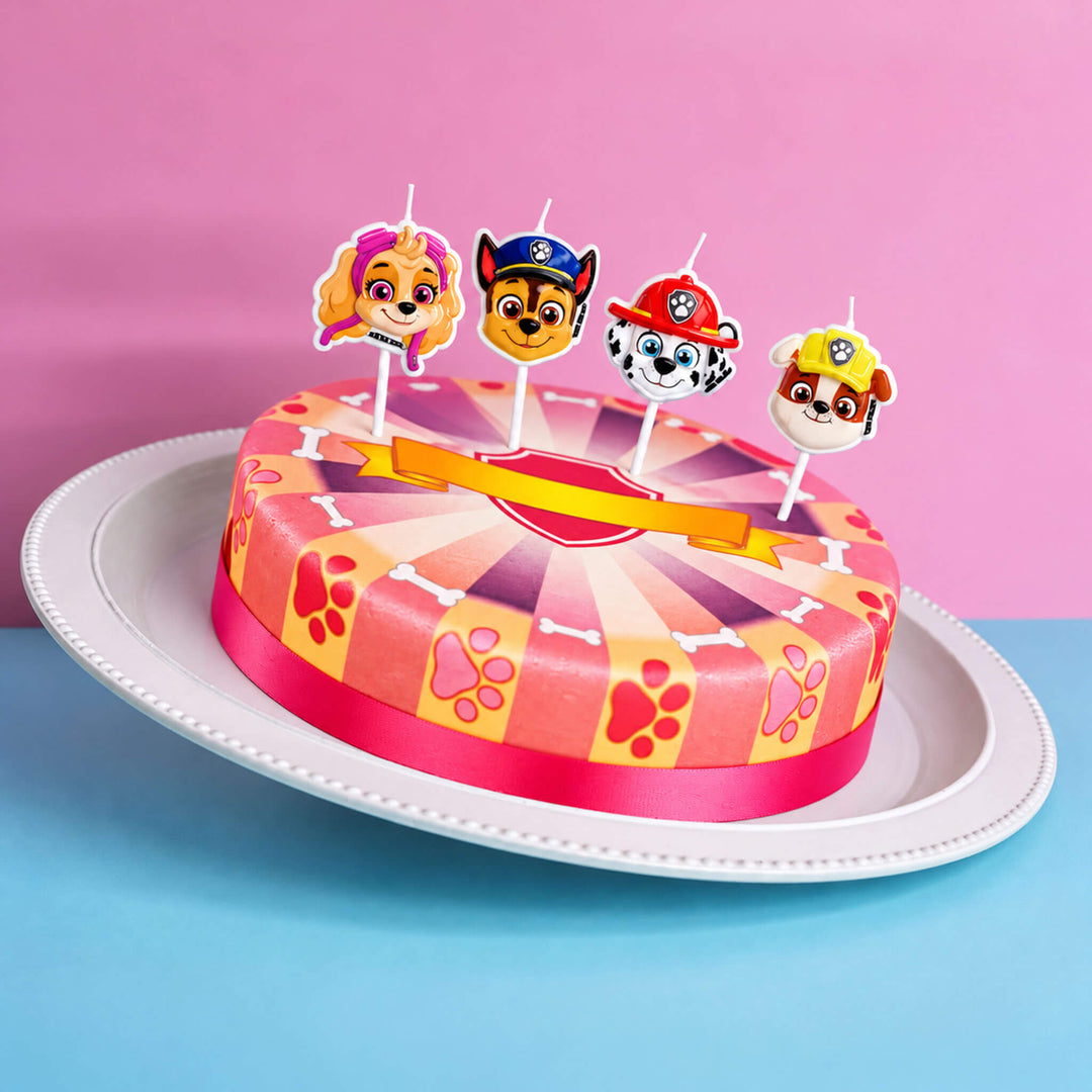 Figurines Pat'Patrouille® sur gâteau avec pattes de chien roses 