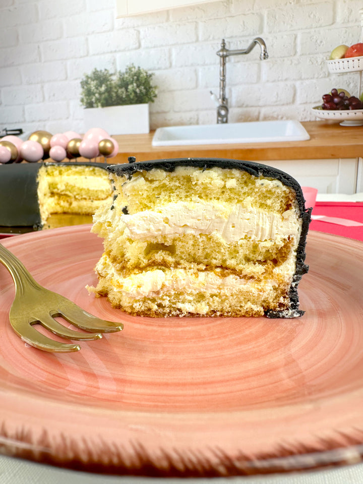 Gâteau noir avec ruban