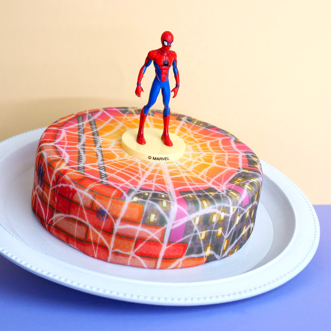Spider-Man® auf verwebter Stadtabend-Torte