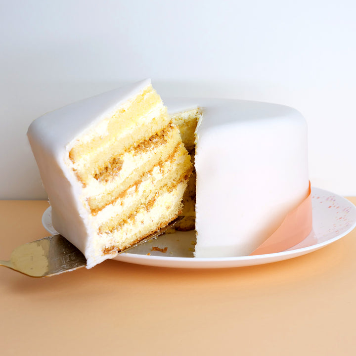 Gâteau Deluxe blanc avec ruban