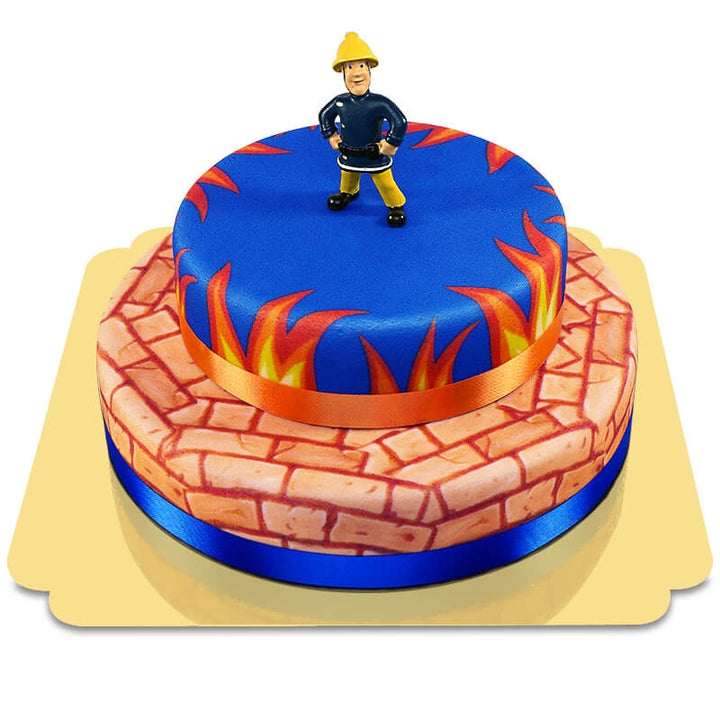 Sam Le Pompier® sur son gâteau en flammes
