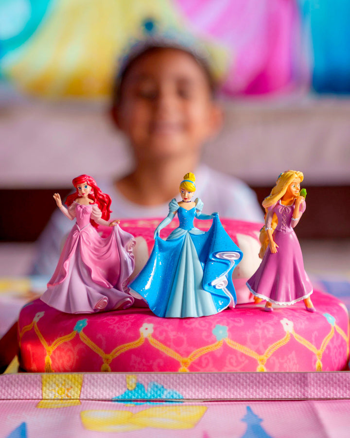 Les 3 princesses® en gâteau 2 étages avec rubans