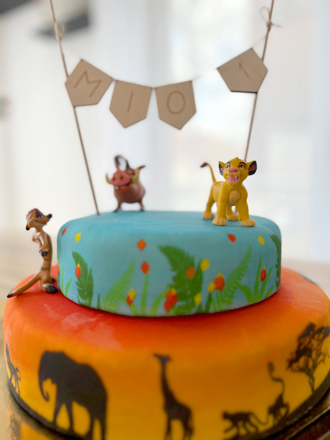 Simba®, Timon et Pumba® sur gâteau savane double-étage