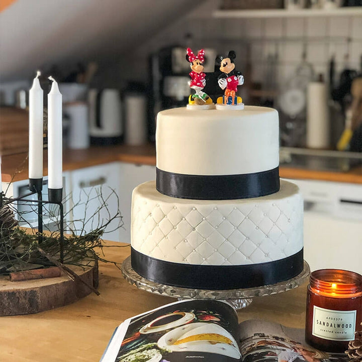 Gâteau "Happy Birthday" Deluxe à deux étages (plusieurs coloris)