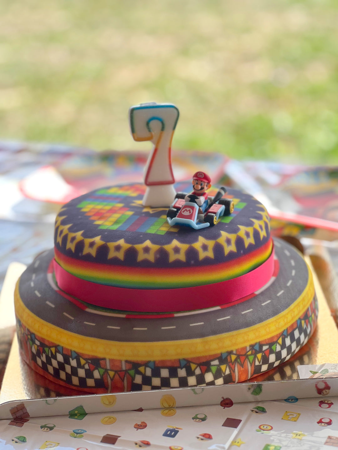 Mario Kart® sur gâteau piste de course à 2 étages