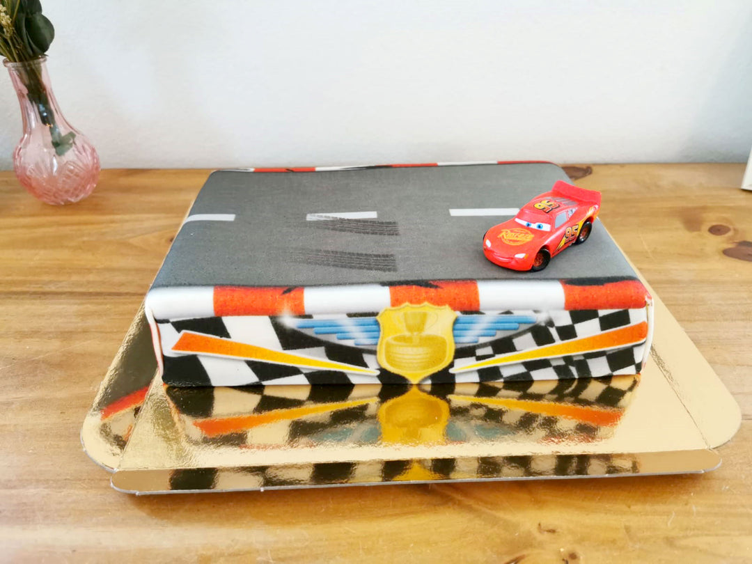 Gâteau avec figurine Cars® - Flash® McQueen sur circuit