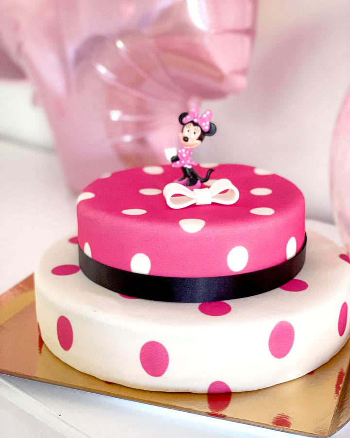 Minnie® la souris sur gâteau deux étages à pois