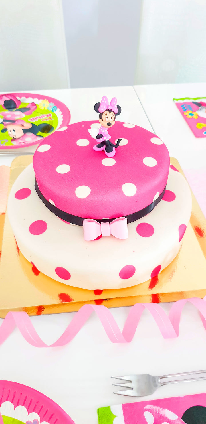 Minnie® la souris sur gâteau deux étages à pois