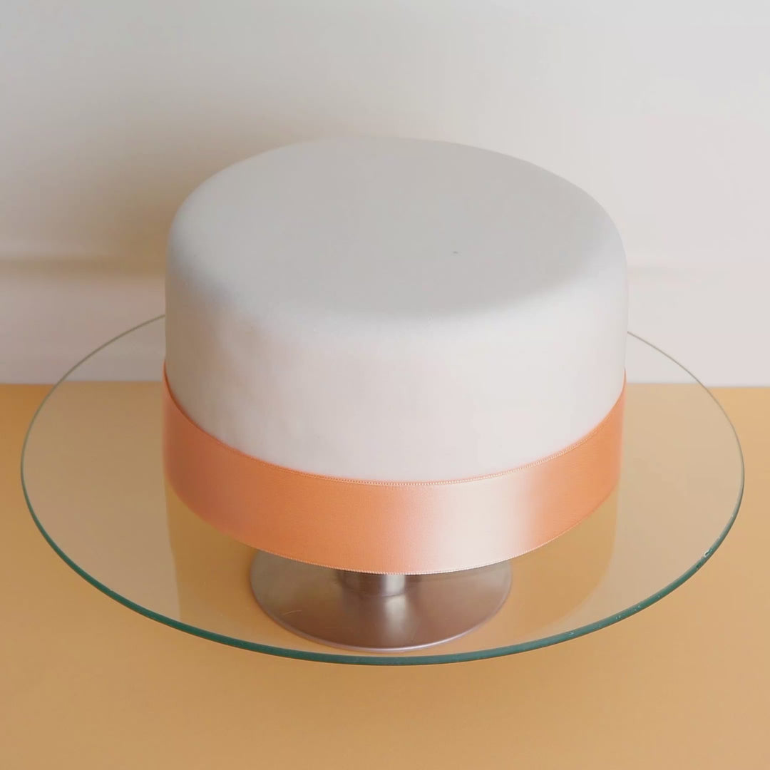 Gâteau Deluxe blanc avec ruban