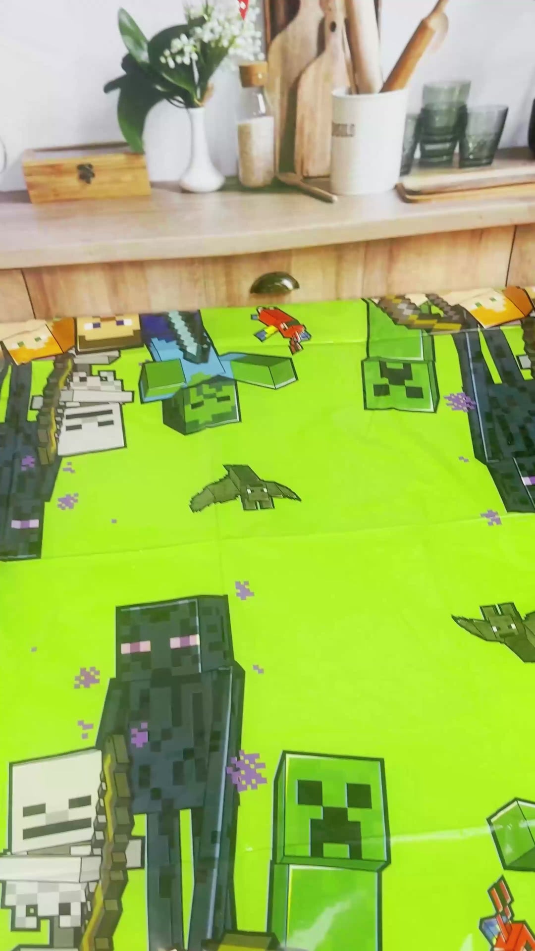 Figurine Minecraft® sur gâteau « monde des jeux »