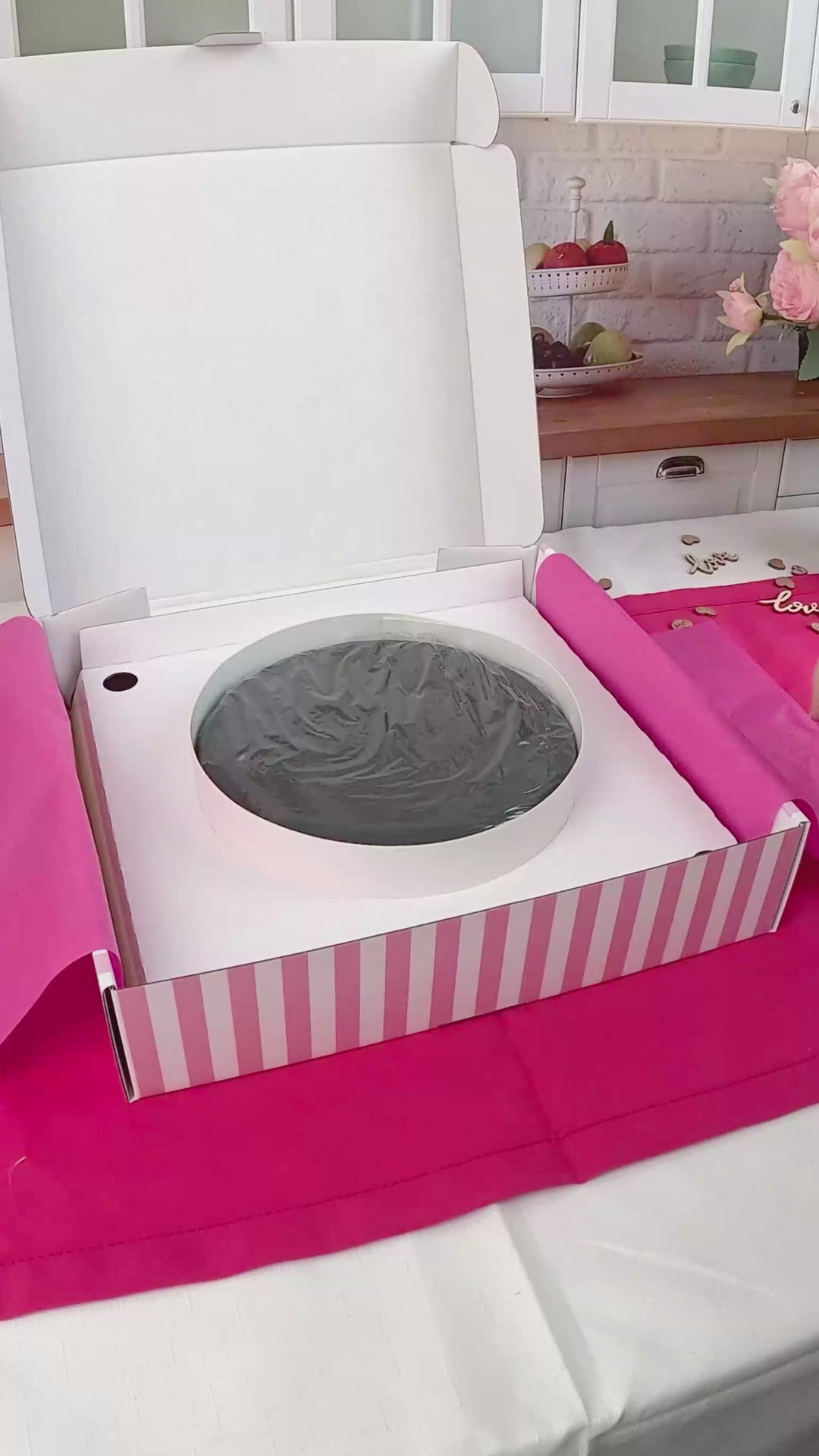 Gâteau noir avec ruban