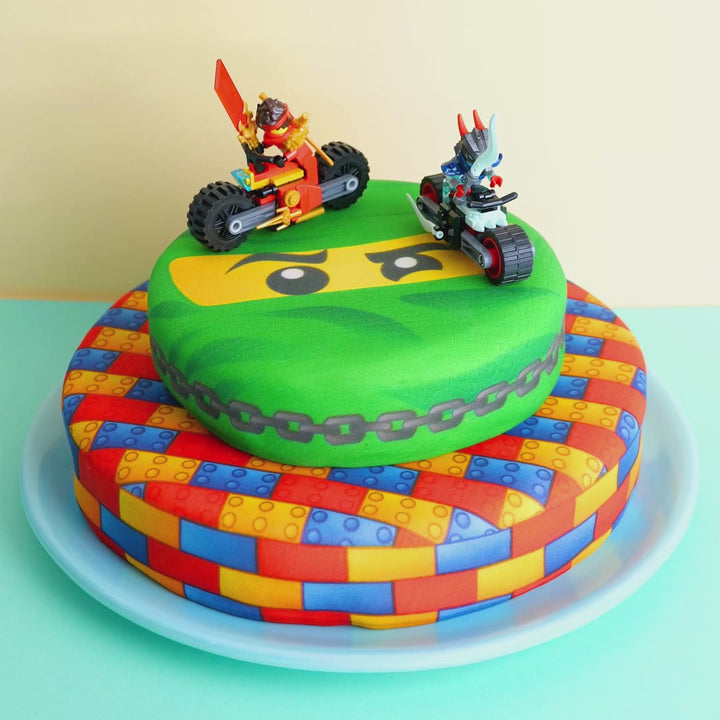 Lego® Ninjago® Rouge sur gâteau ninja à deux étages