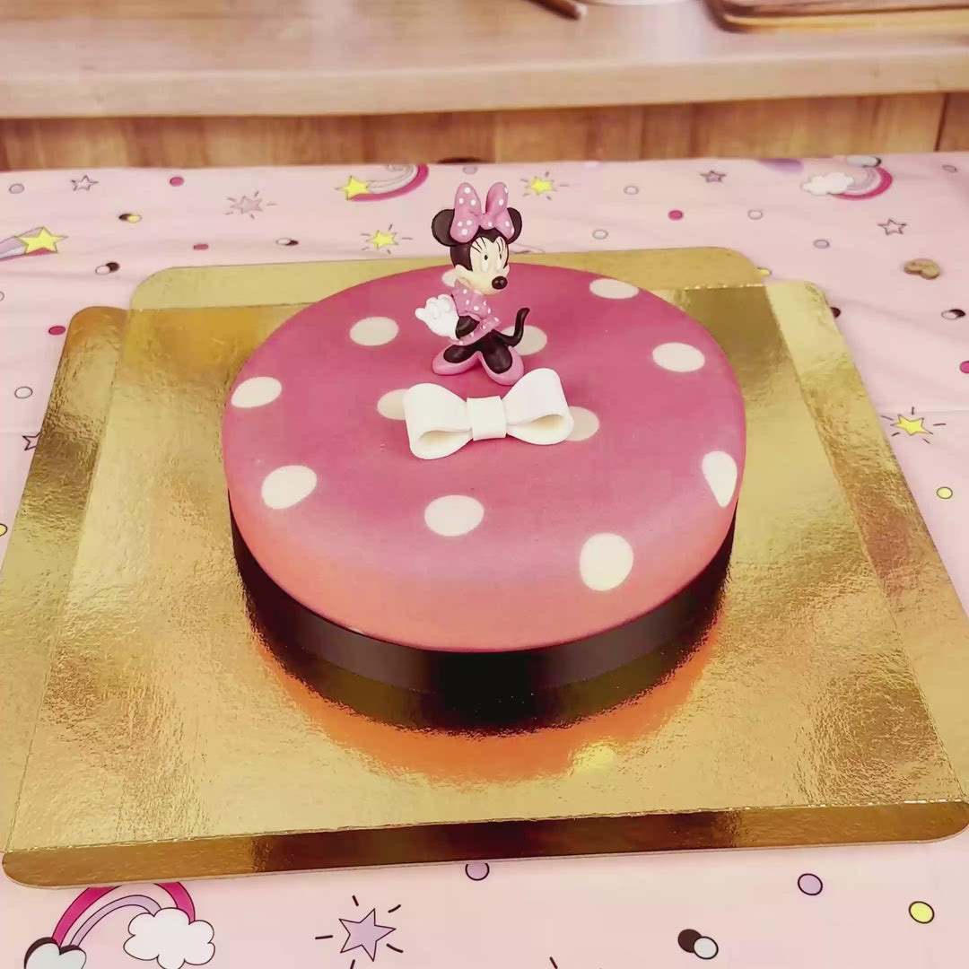Minnie® sur gâteau rose à pois