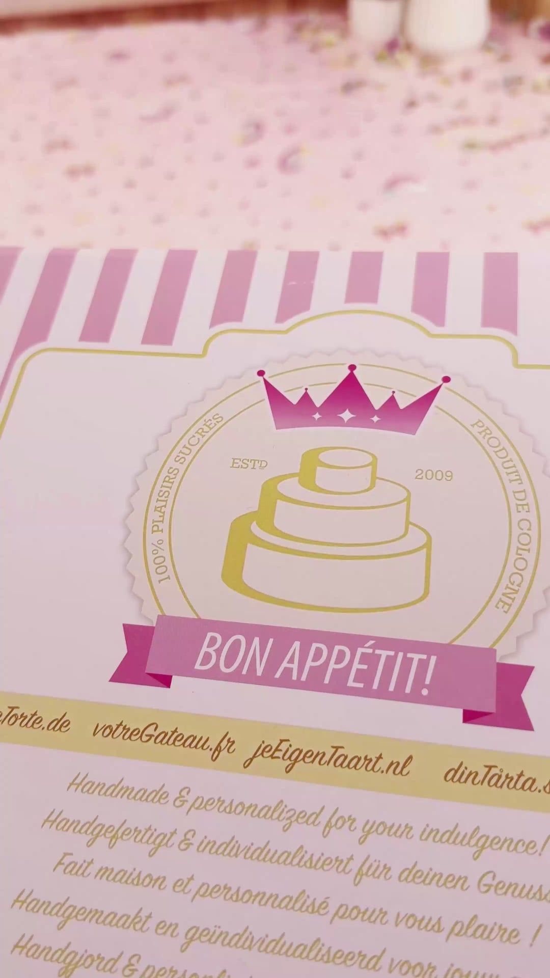 Minnie® sur gâteau rose à pois