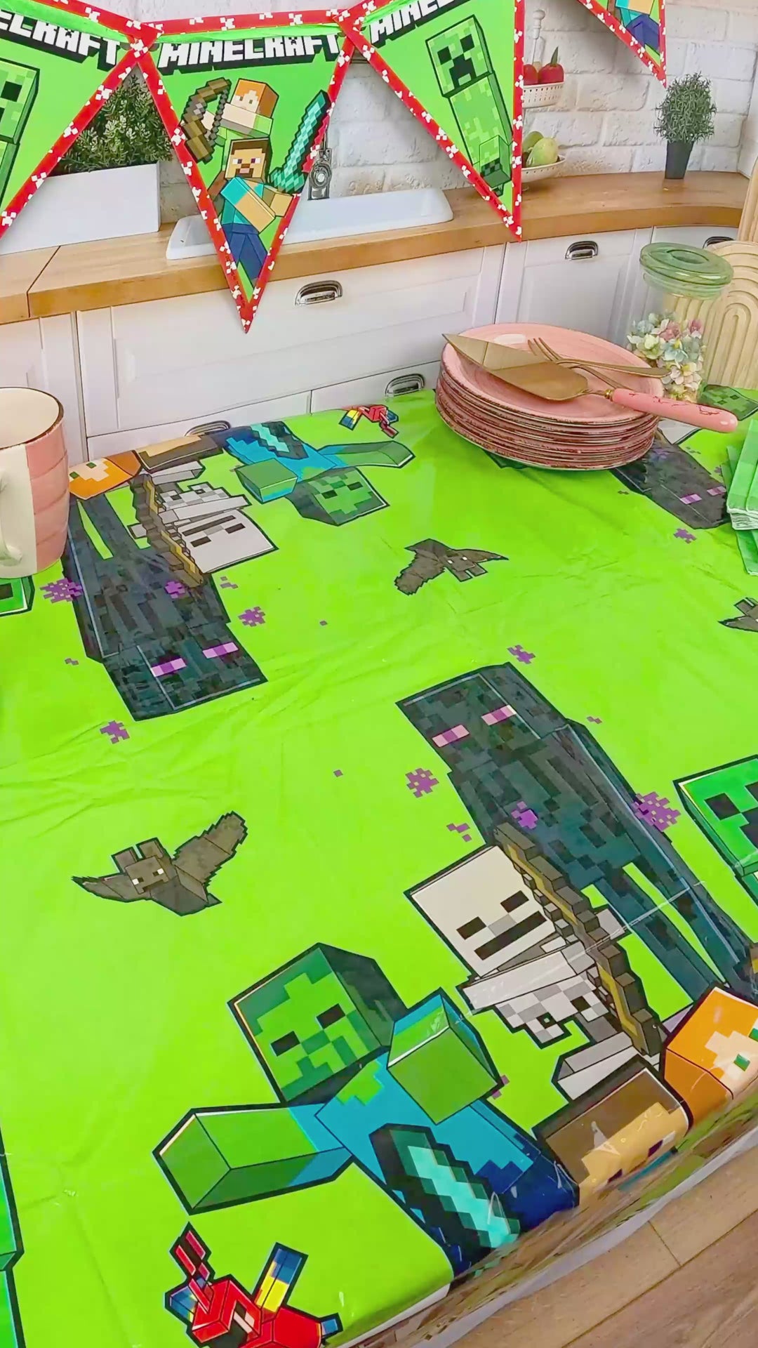 Figurine Minecraft® sur gâteau TNT