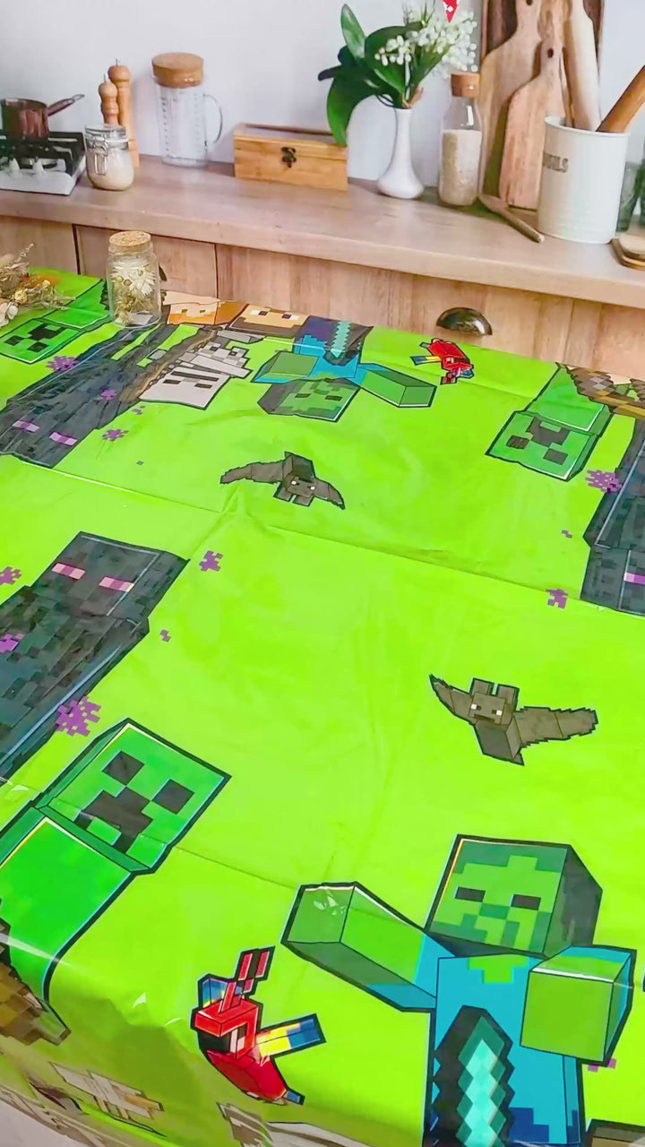 Figurine Minecraft® sur gâteau « monde des jeux »