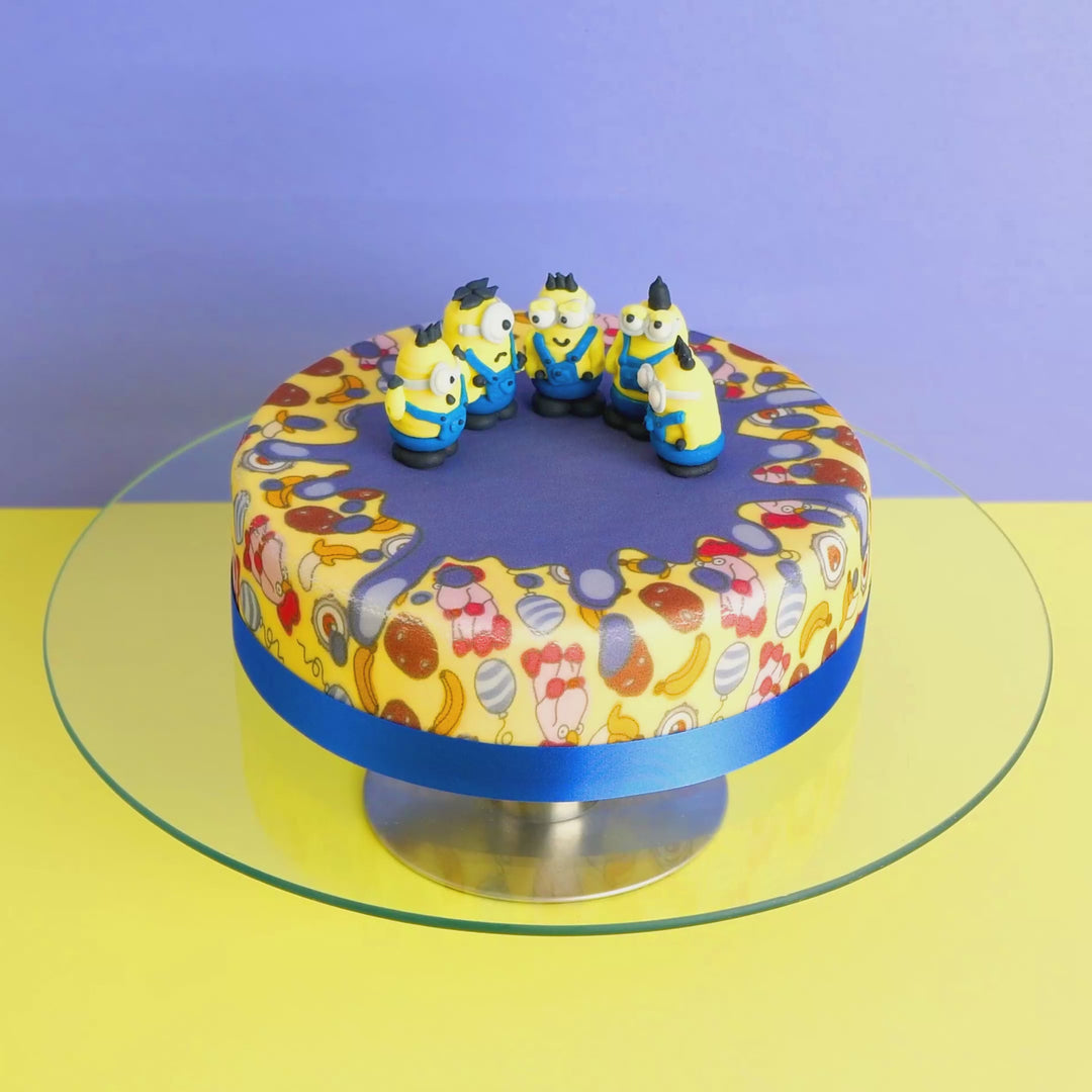 Minions® sur gâteau à motif espiègle