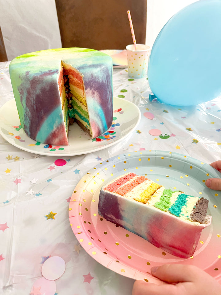 rainbow-pride-cake Anschnitt mit rainbow-füllung 