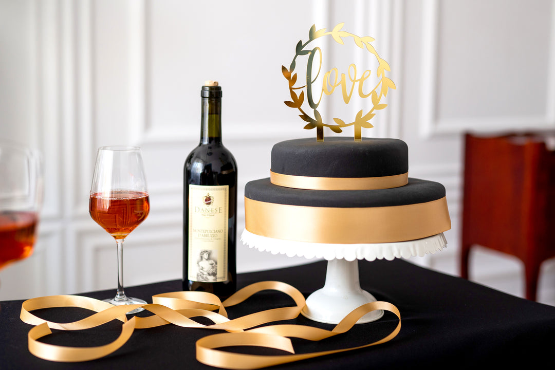 Gâteau noir avec ruban