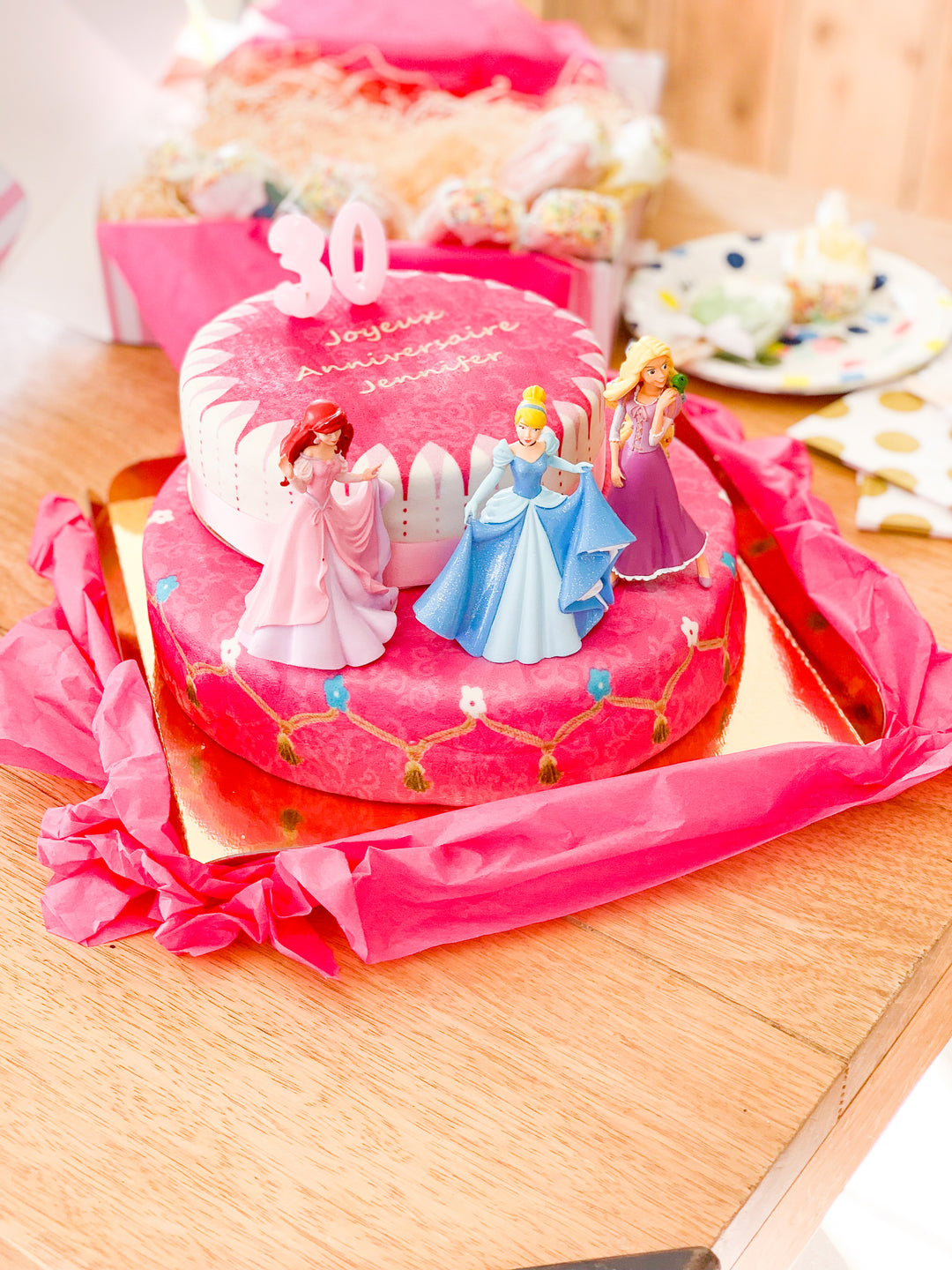 Les 3 princesses® en gâteau 2 étages avec rubans