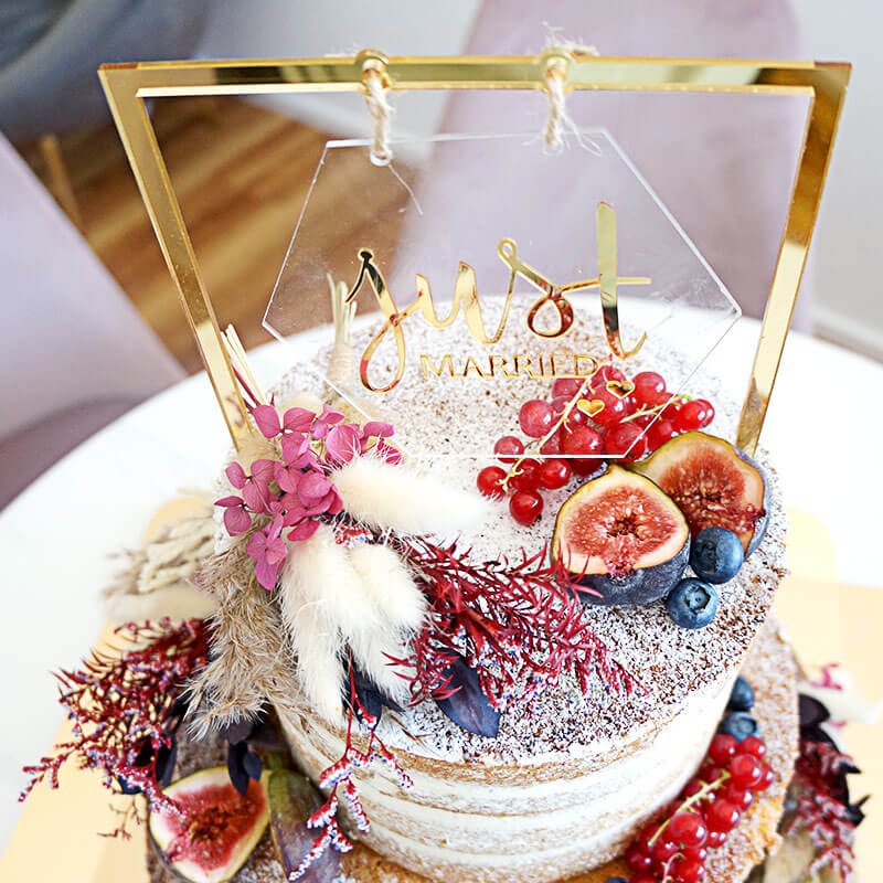 Gâteau de mariage 2 étages avec bouquets de fleurs séchées et cake-topper - pour 30 personnes